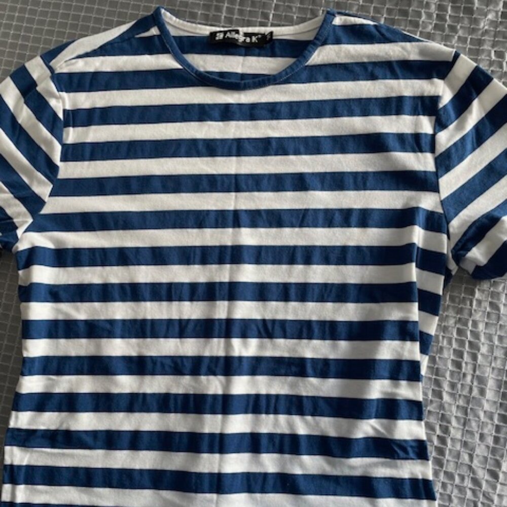 Alegra K t shirt size 36 Medium